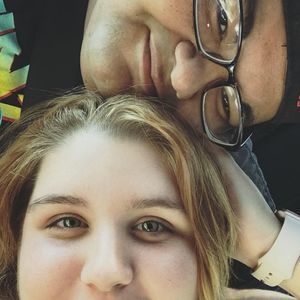 Meet your Posher, Hyllari